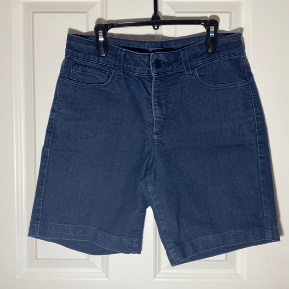 Jean Shorts size 8 - Picture 1 of 3